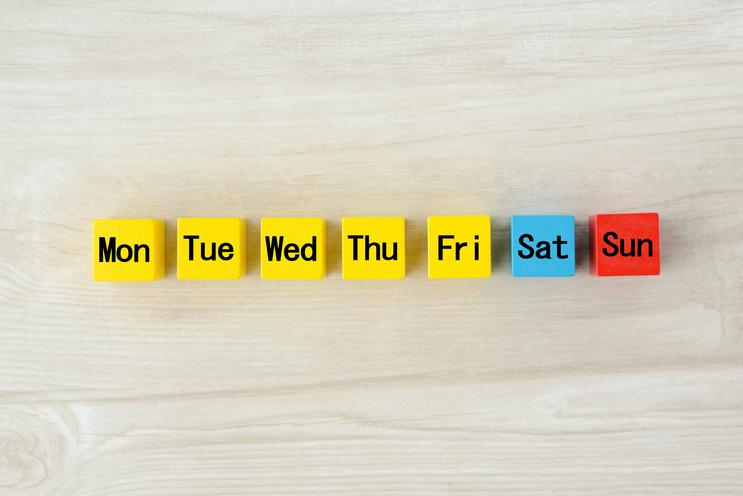 Colored weekday blocks representing smart scheduling
